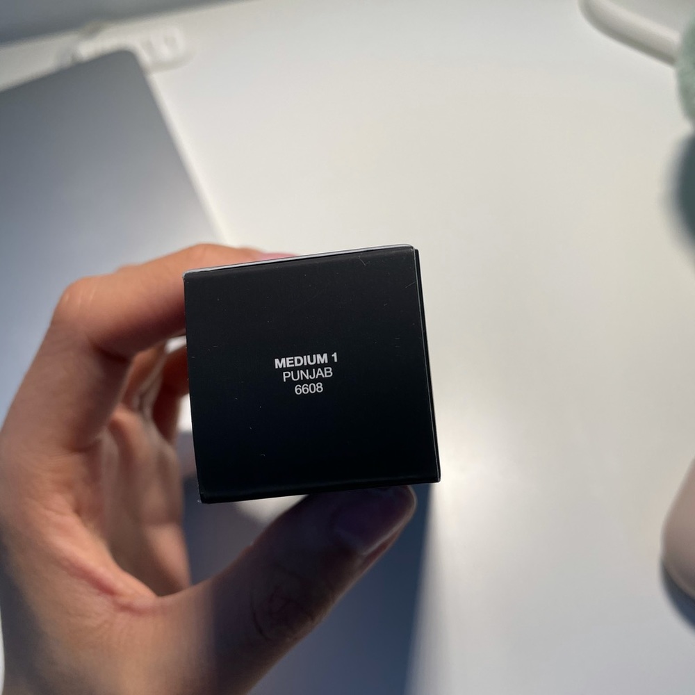 Nars Radiant Foundation - Picture 3 of 3